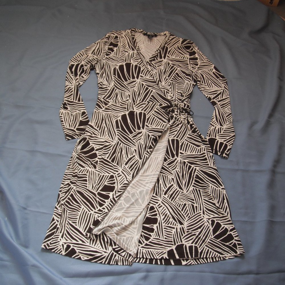 Ellen Tracy Wrap Dress Size 14 100% Rayon White/Brown Long Sleeve